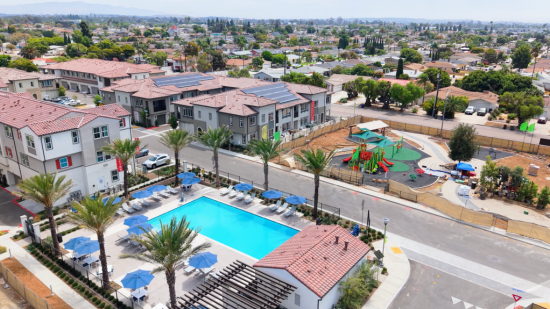 townhomes in chula vista with a pool and park 